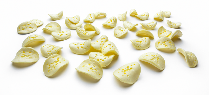 Saddle-shaped yellow packaging chips