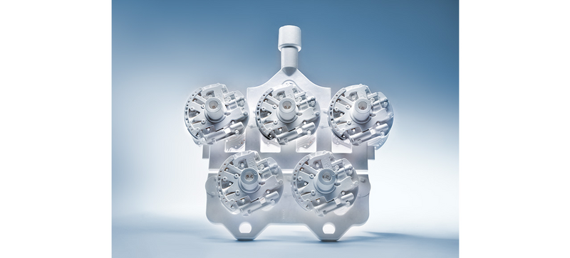 A white technical molded part as a cluster for Lost Foam processes